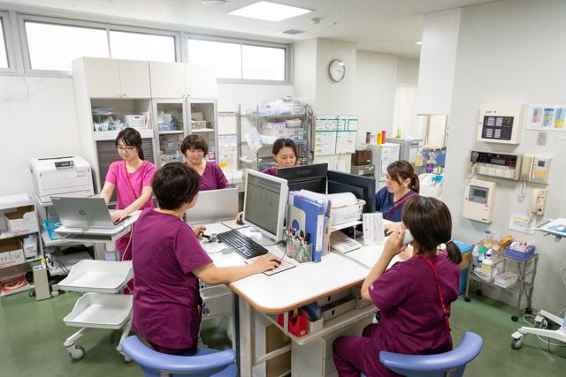 秋本病院 看護部一般病棟師長 入舟亜矢